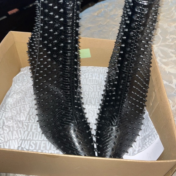 Black,spike,leather back zipper - Picture 2 of 5